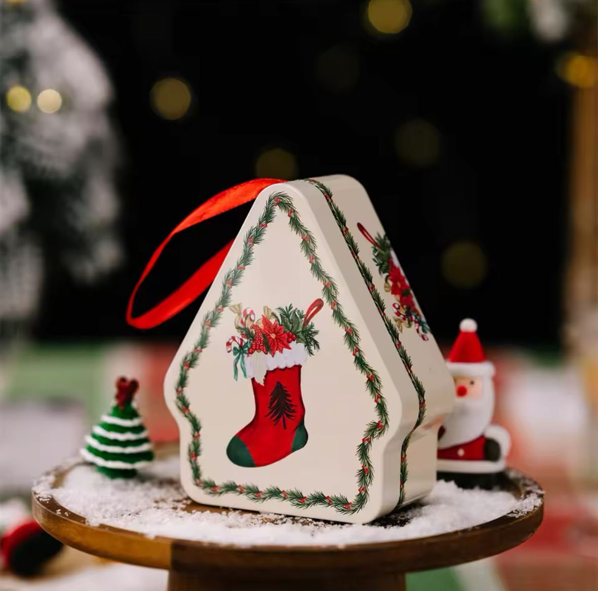 LWP Shop UK İçi Çikolata Dolu Ağaç Süsü